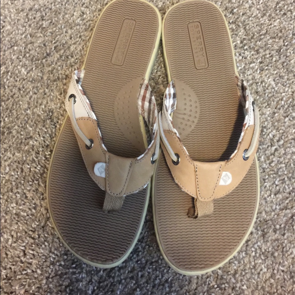 Sperry flip flops